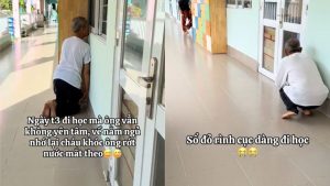 Xúc động clip &amp;apos;cục vàng&amp;apos; đi mẫu giáo đã 3 ngày, ông vẫn dán mắt vào cửa lớp