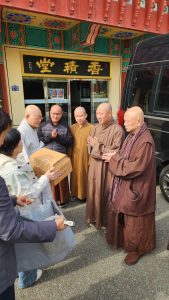 CHÀO HỎI HÒA THƯỢNG LEE MUN-DEOK – TRỤ TRÌ CHÙA MINH TRANG TRƯỚC GIỜ LÊN ĐƯỜNG VỀ VIỆT NAM