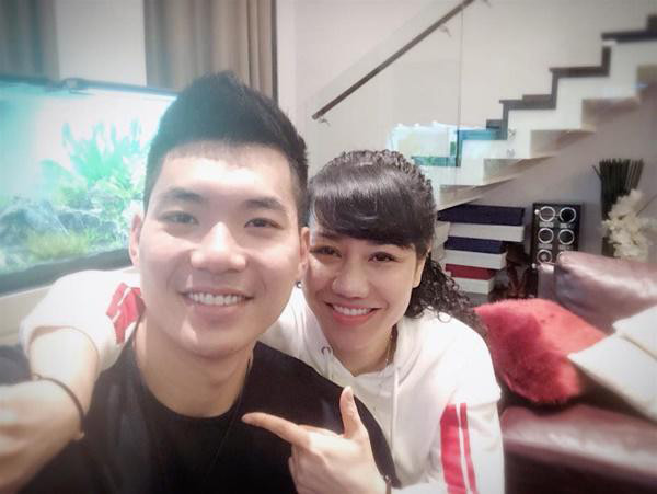 Động thái mới nhân ngày 20/10 của nam nghệ sĩ bỏ showbiz ra Hà Nội lấy vợ hơn 15 tuổi