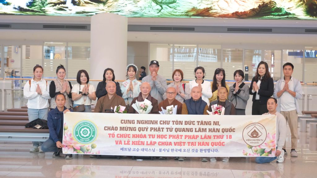 HÂN HOAN ĐÓN CHÀO ĐOÀN HOẰNG PHÁP TỪ VIỆT NAM TẠI SÂN BAY INCHEON – HÀN QUỐC