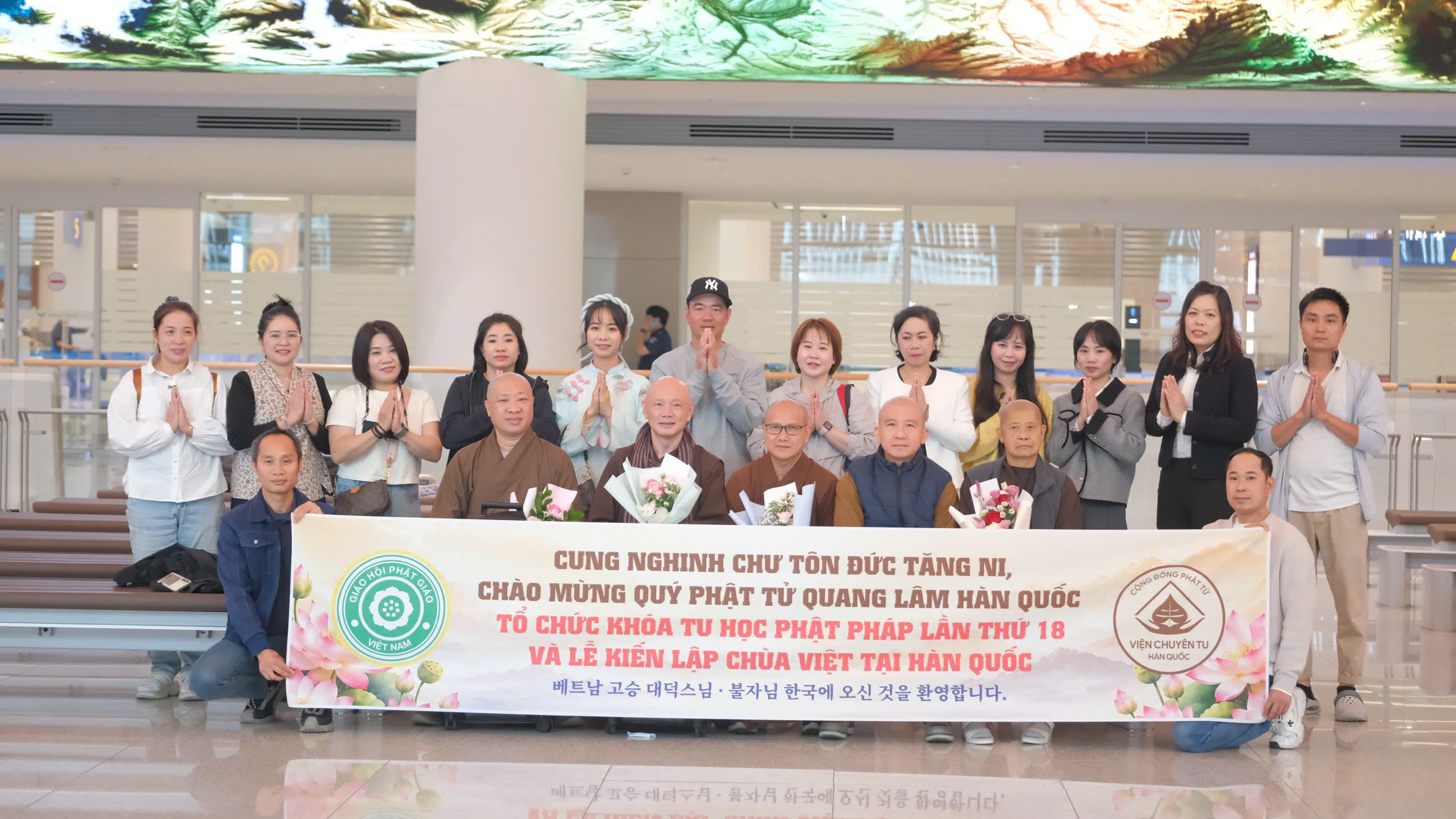 HÂN HOAN ĐÓN CHÀO ĐOÀN HOẰNG PHÁP TỪ VIỆT NAM TẠI SÂN BAY INCHEON – HÀN QUỐC