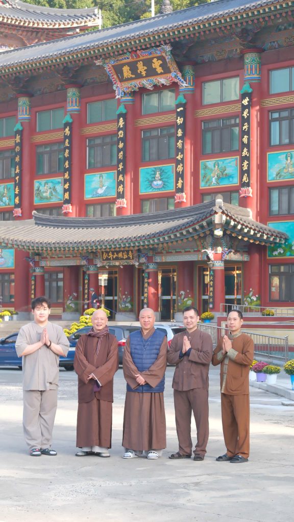 HÀNH GIẢ HÂN HOAN TRỞ VỀ THAM DỰ KHÓA TU HỌC PHẬT PHÁP LẦN THỨ 18