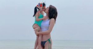 Bảo Anh tuổi 33 vẫn trẻ đẹp, diện bikini khoe chân dài miên man, ái nữ 3 tuổi xinh xắn như “bản sao” của mẹ