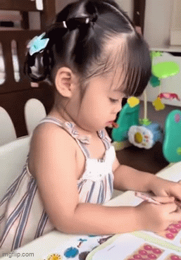 Con gái Đỗ Mỹ Linh làm toán khiến dân mạng trầm trồ, một chi tiết khiến clip hút 1,6 triệu lượt xem