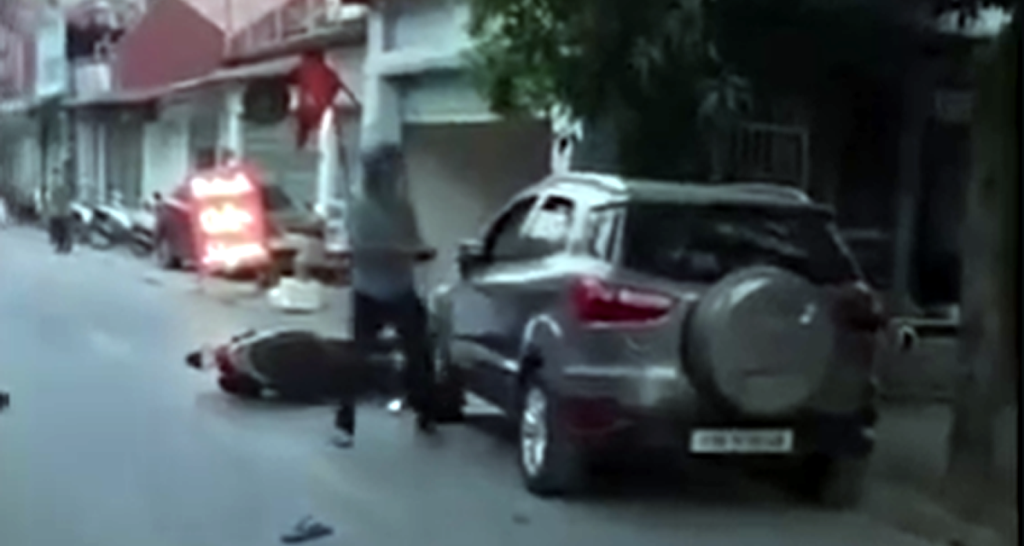 Điều tra vụ người đàn ông đâm liên tiếp người trong ô tô giữa phố Hà Nội