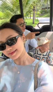 Doãn Hải My cùng Đoàn Văn Hậu đưa con trai đi biển, mẹ diện bikini đẹp nõn nà, bố khéo chăm con