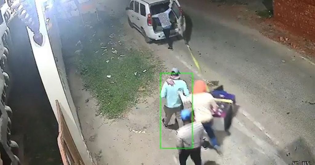 Đột kích cây ATM giữa đêm: Kẻ gian dùng ô tô kéo lê két sắt tẩu thoát