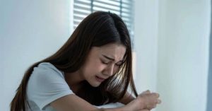 Giường cưới bỗng sập, cô dâu ôm mặt khóc khi biết lý do