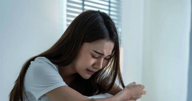 Giường cưới bỗng sập, cô dâu ôm mặt khóc khi biết lý do