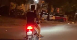 Không đội mũ bảo hiểm còn đánh võng trước đầu xe CSGT