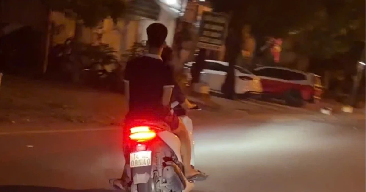 Không đội mũ bảo hiểm còn đánh võng trước đầu xe CSGT