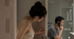 Mang bầu nửa đêm nghe chồng gọi “vợ ơi” trong nhà tắm, vừa đẩy cửa vào tôi đứng không vững