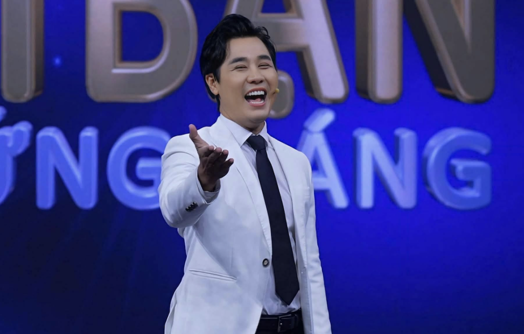 MC Nguyên Khang dẫn 'Vì bạn xứng đáng' thay MC Quyền Linh缩略图 MC Nguyên Khang dẫn 'Vì bạn xứng đáng' thay MC Quyền Linh