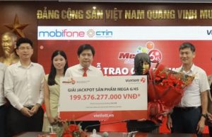 Một phụ nữ ở An Giang trúng giải độc đắc Vietlott gần 200 tỷ