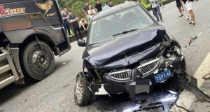 Nỗi kinh hoàng của cánh tài xế: Xe tập lái đột ngột chuyển làn trên cao tốc