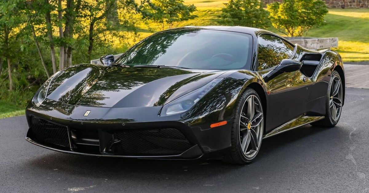 Siêu xe Ferrari bị xước gương, nứt cửa nhưng chủ xe trắng tay khi đòi bồi thường chỉ vì lý do này