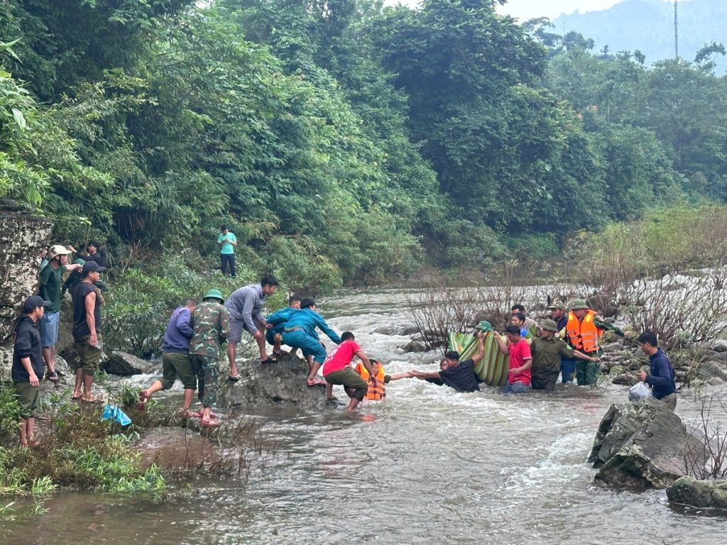 Tìm thấy thi thể người phụ nữ bị lũ cuốn mất tích ở Quảng Trị缩略图 Tìm thấy thi thể người phụ nữ bị lũ cuốn mất tích ở Quảng Trị