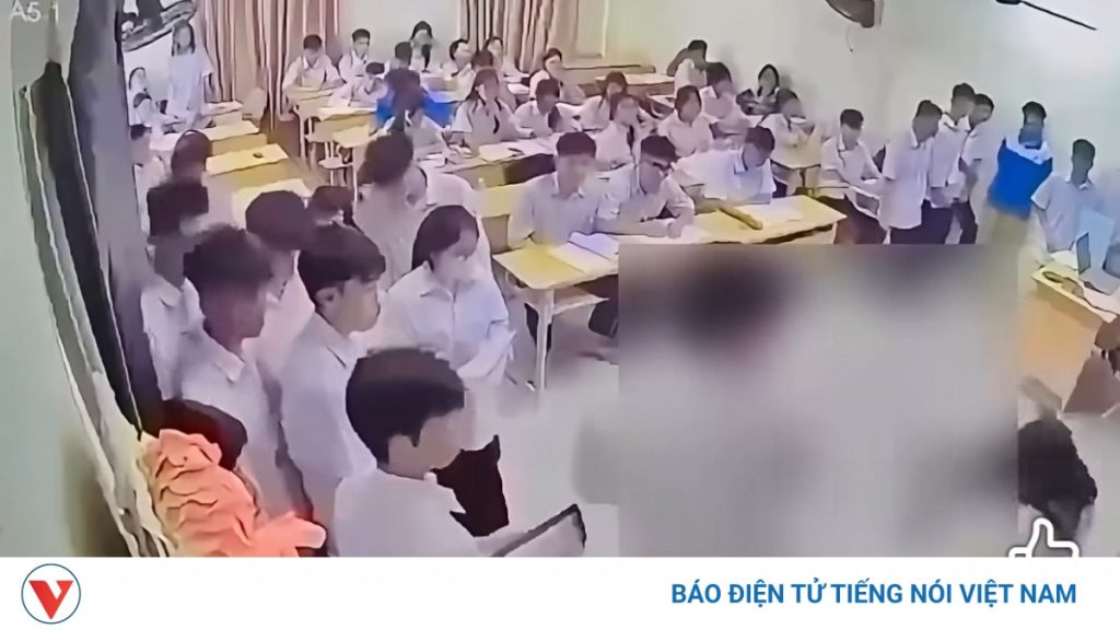 Từ vụ học sinh đánh thầy cô trên bục giảng: Xử phạt trong trường học còn quá nhẹ?