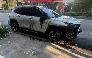 Xác định nghi phạm đốt phá ô tô trên đường phố ở Huế
